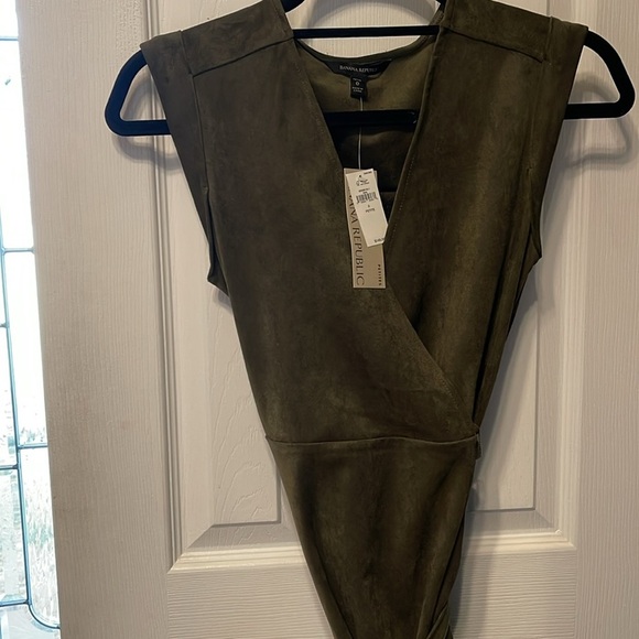 Banana Republic NWT size 0P , wrap dress in Olive - Picture 6 of 8